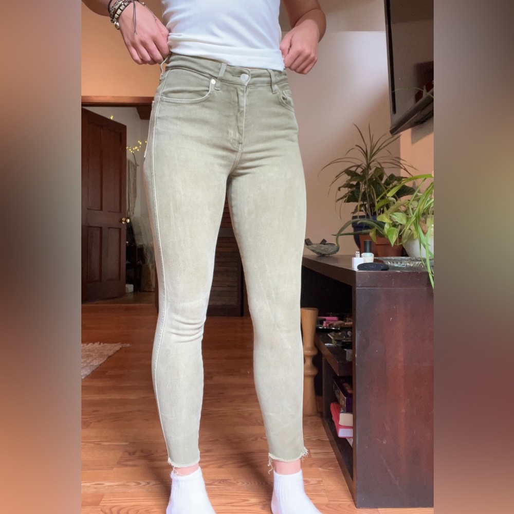 FREE PEOPLE sage green skinny jeans size 26 boho aesthetic fp form fitting